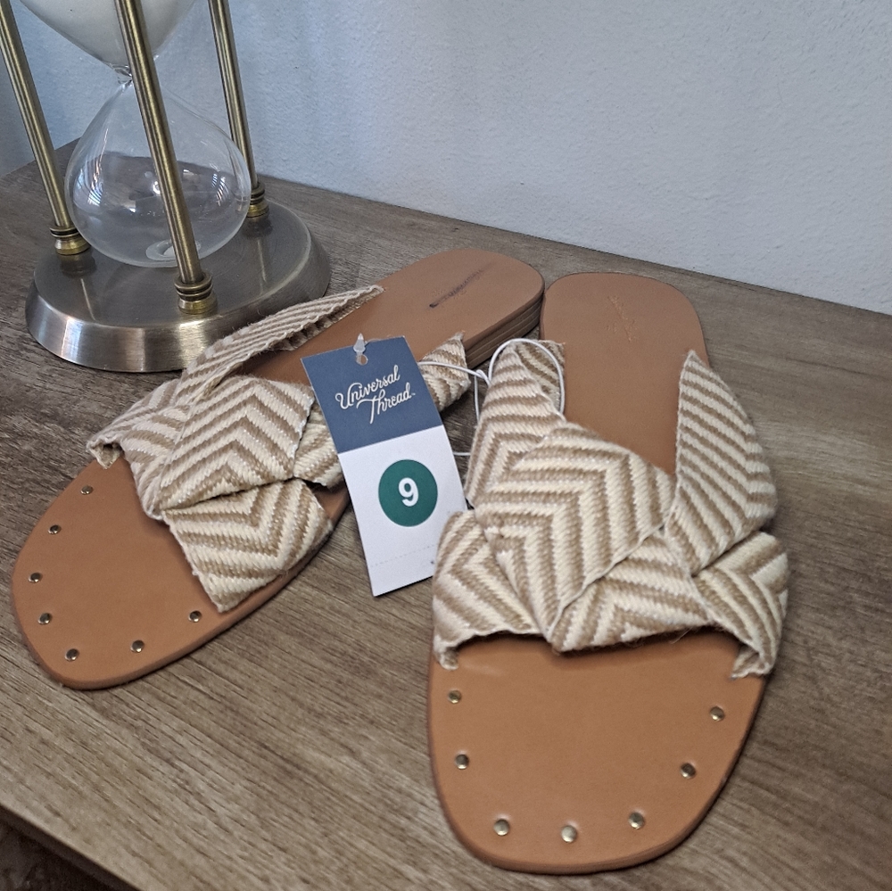 🌼🌻🌺 Universal Thread Sandals Womens Size 9 Fabric